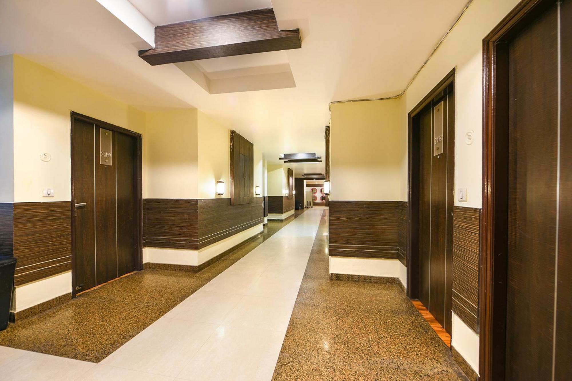 Fabhotel West View Газиабад Экстерьер фото