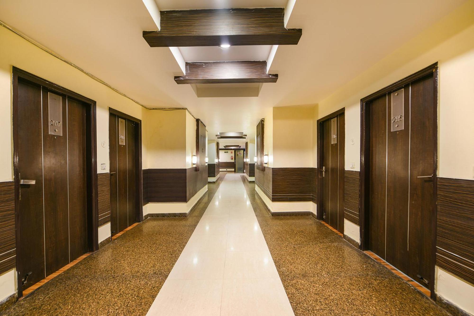 Fabhotel West View Газиабад Экстерьер фото