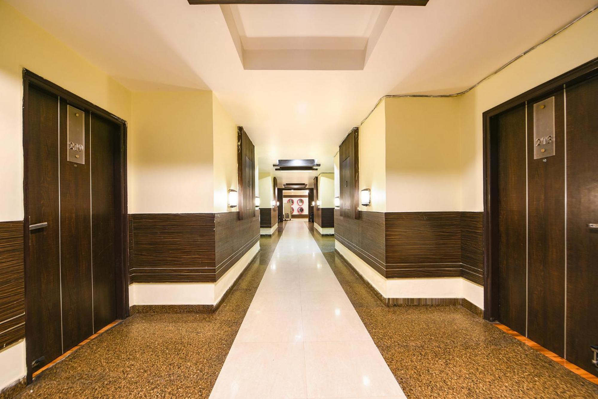 Fabhotel West View Газиабад Экстерьер фото