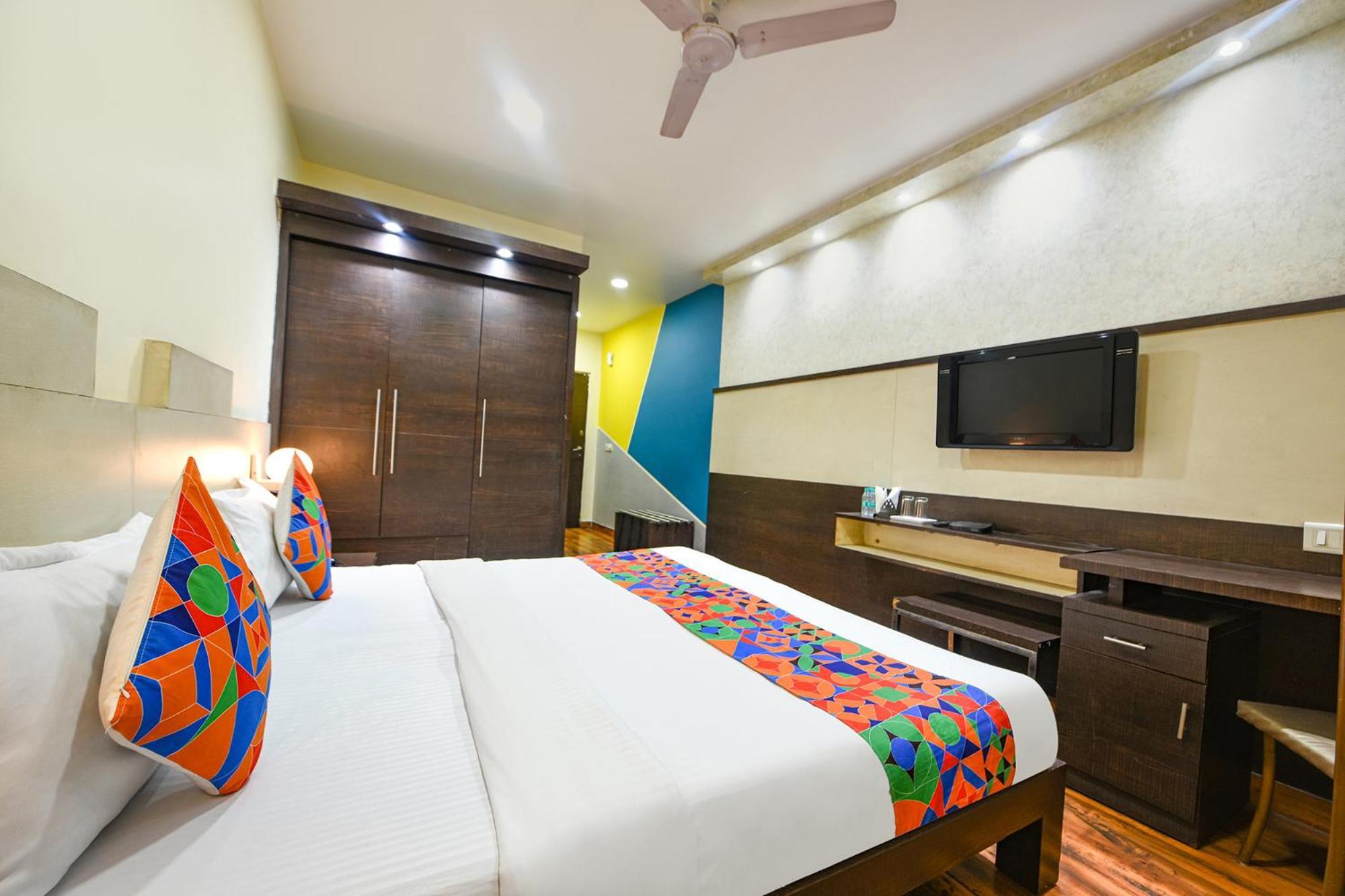 Fabhotel West View Газиабад Экстерьер фото